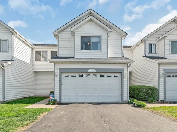 1726 Waters Edge Dr, Minooka, IL 60447