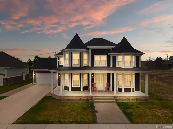 19433 Rachael Dr, Macomb, MI 48042