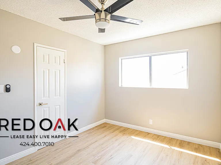 1589 E 47th St #3 — Photo 3
