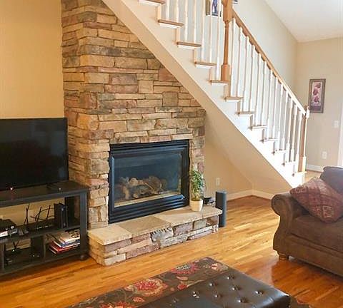 2nd image of 233 Linkside Ct SE