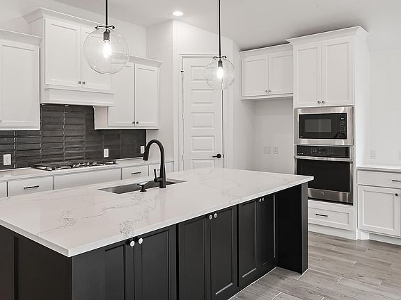 3rd image of 655 Alta Circle