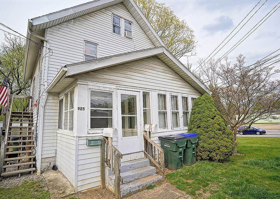 1st image of 925 Munroe Falls Ave