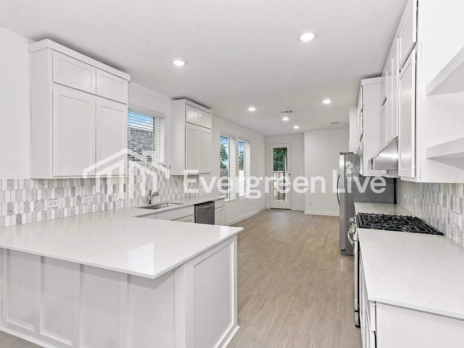 4 bed, 2.0 bath, 1655 sqft, $1,990 — Photo 4