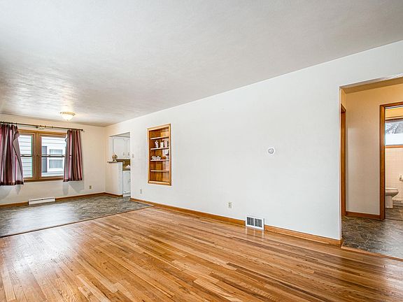 4th image of 140 Manor Dr