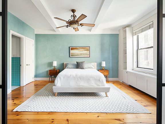 3rd image of 20 W 72nd St #504