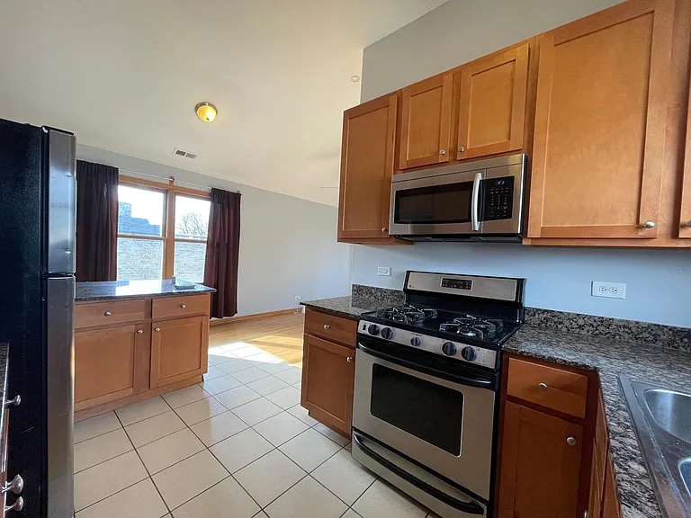 3333 W Fulton Blvd #3 — Photo 3