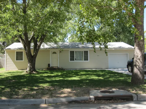 2221 Northview Dr, Manhattan, KS 66502