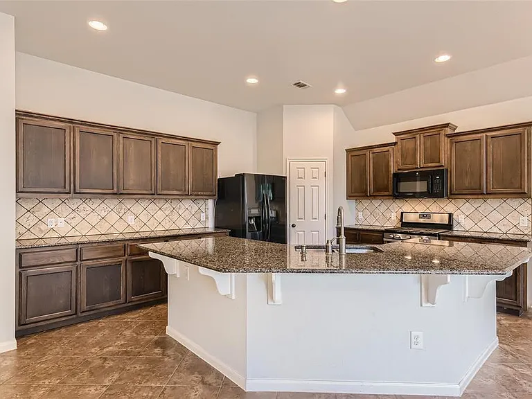 290 Maeves Way — Photo 5