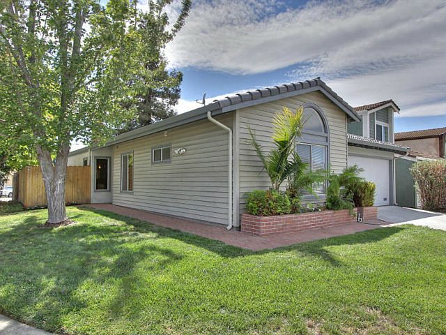 1st image of 547 Rainwell Dr