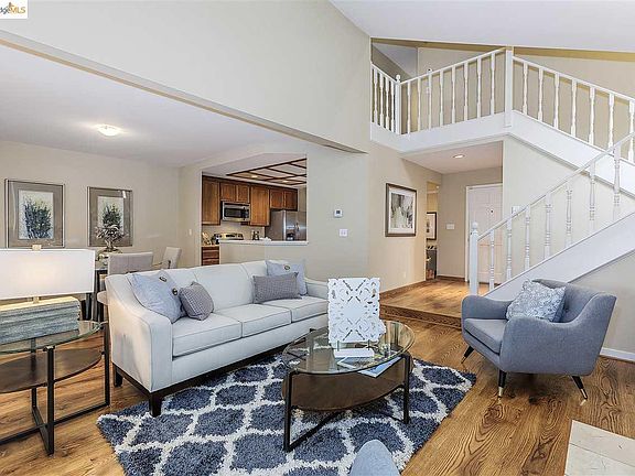 5th image of 529 Silver Oak Ln