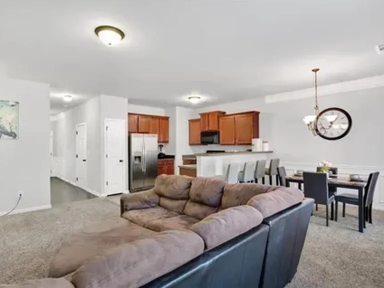 596 Oakside Pl — Photo 4