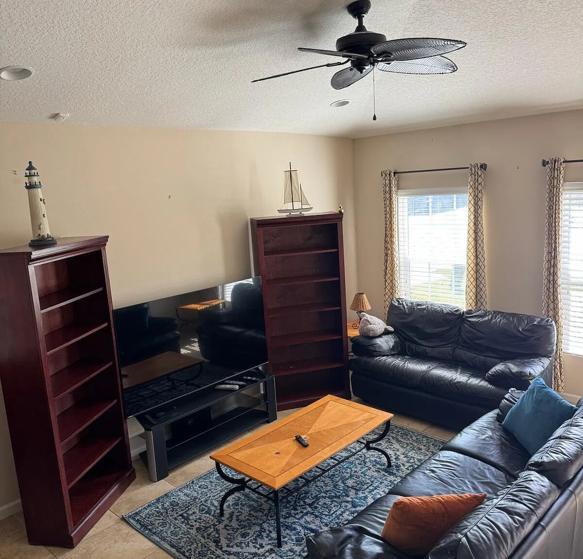 4 bed, 2.0 bath, 1975 sqft, $2,250 — Photo 4