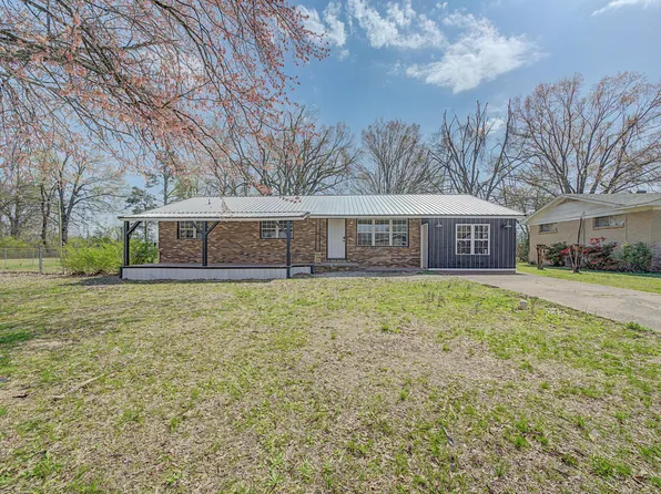 1608 Meadows Dr, Corinth, MS 38834