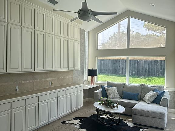 3rd image of 11333 Strait Ln