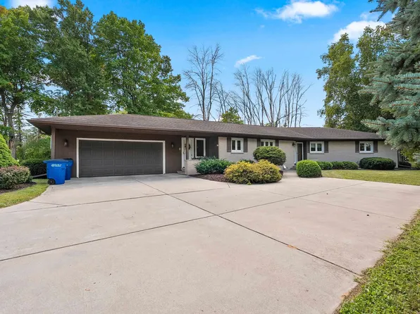 425 Flora St, Pulaski, WI 54162