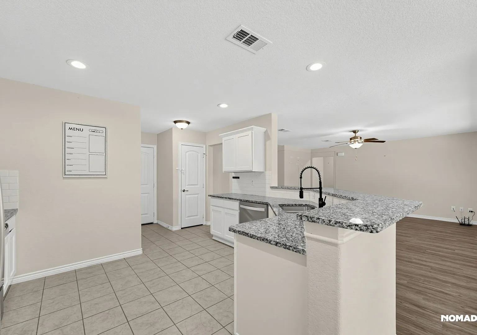 Spacious 4BR House in Runaway Bay — Photo 4