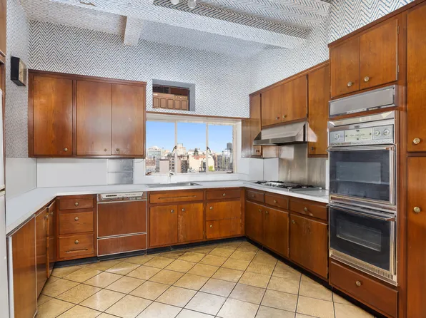 101 Central Park West image 19 of 26