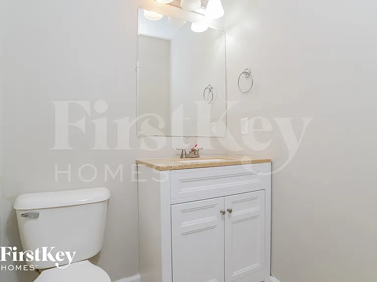 615 N Pine St — Photo 13
