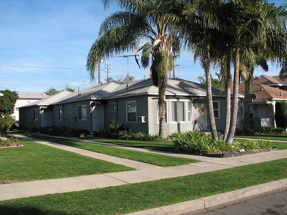 Middle unit 1210 N. Screenland Drive