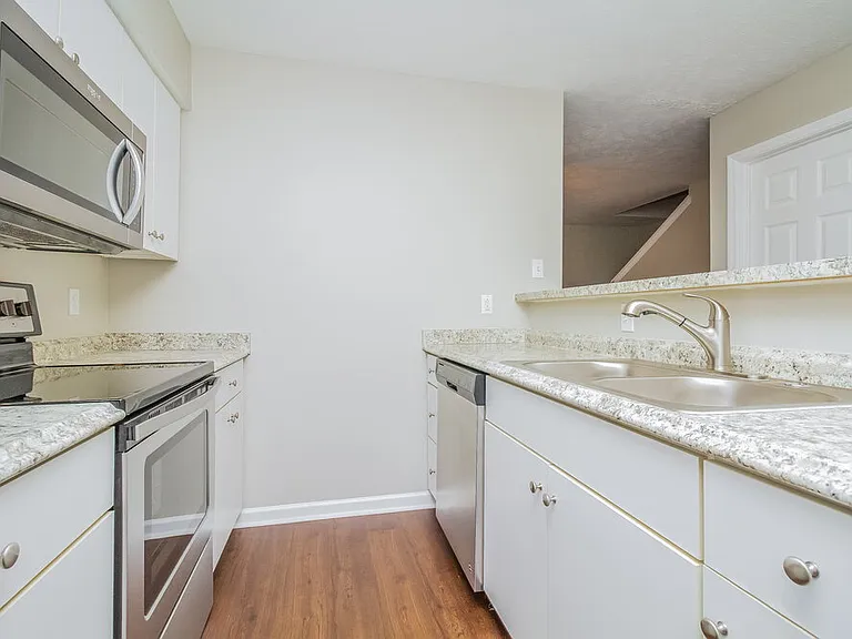 1416 Westview Dr — Photo 5