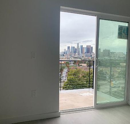 4th image of 1612 Pleasant Ave #201
