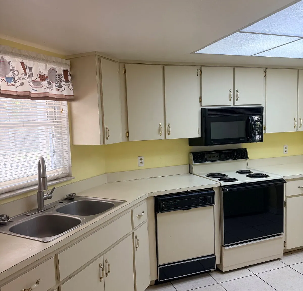 3 bed, 2.0 bath, $1,800 — Photo 4