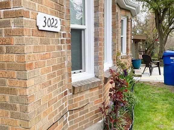 Windows to front yard