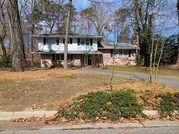 3rd image of 183 Revelle Dr