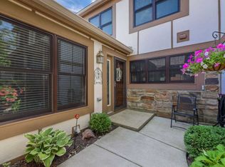 1154 Oak View Dr, Wheaton, IL 60187