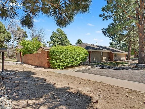 2nd image of 2725 Fox Grove Ct