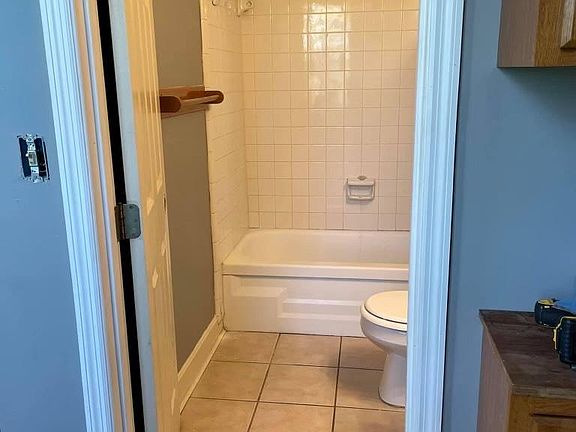 2nd image of 421 Jefferson Ave #4