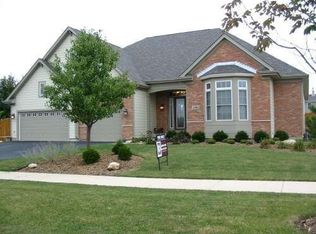 1001 Mirador Dr, North Aurora, IL 60542