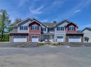 606 Iron Forge Ln, New Windsor, NY 12553
