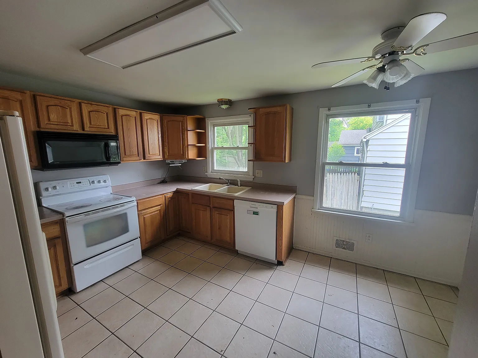 145 River Meadow Dr — Photo 2