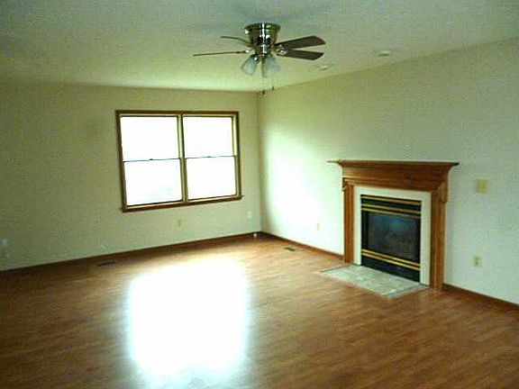 3rd image of 181 Green Oak Dr