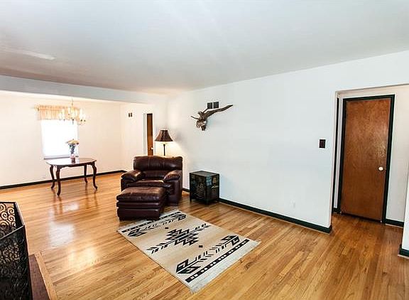 4th image of 47 W Drake Ave