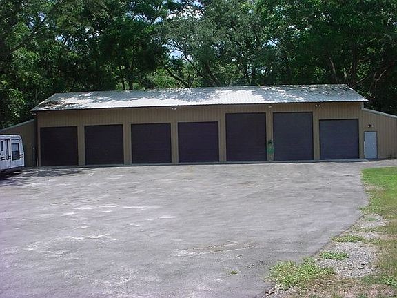 7 car garage-elec/water