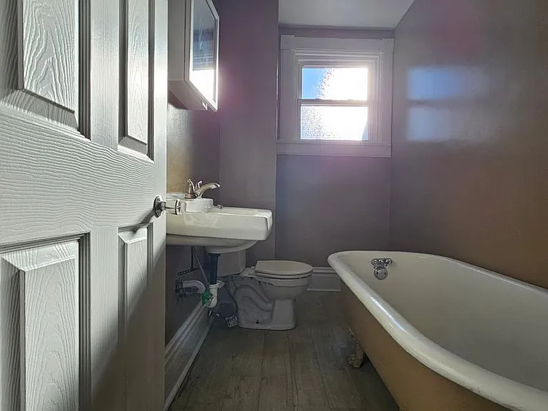 1308 S Western Ave — Photo 7