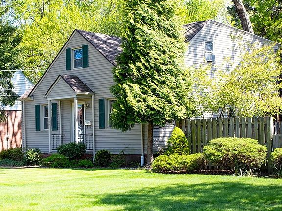 2nd image of 30911 Carlton Dr