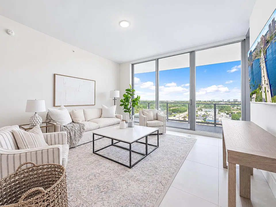 220 Lake Shore Dr #817