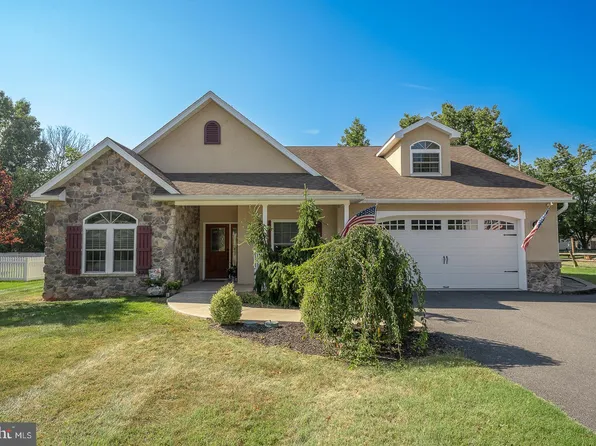 904 Richards Ave, Douglassville, PA 19518