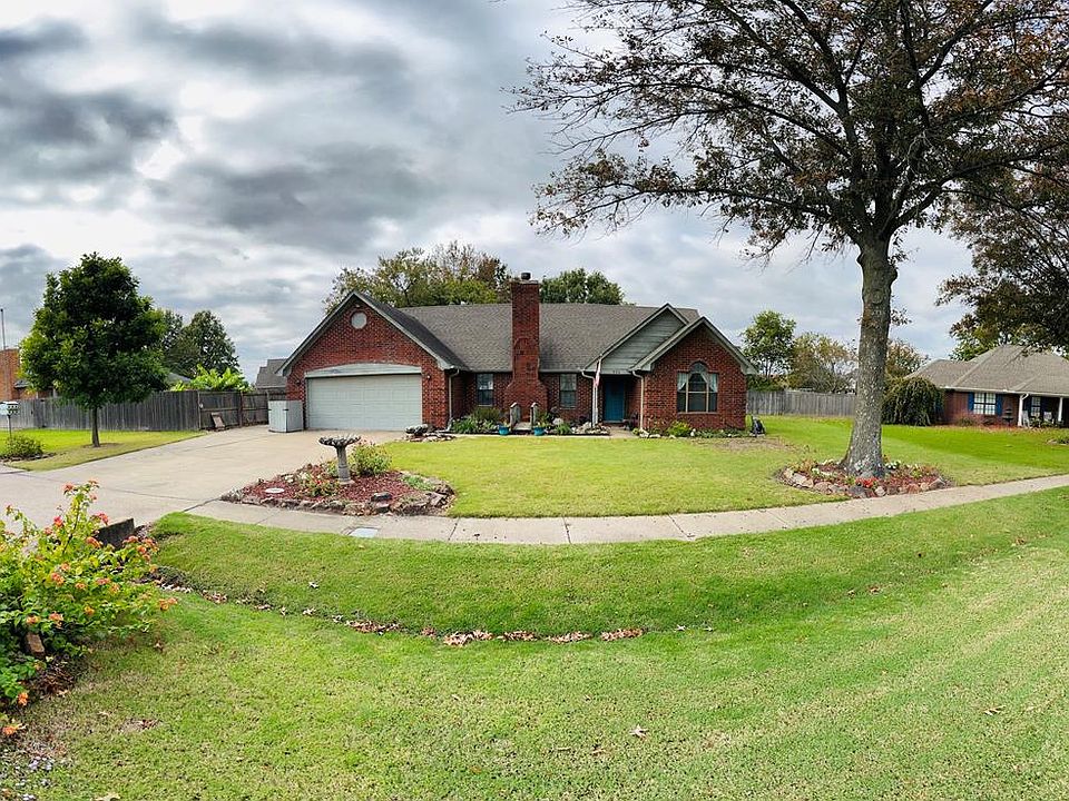 1st image of 524 Fair Oaks Cir