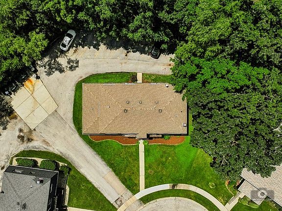 2nd image of 9761 Ravinia Ln