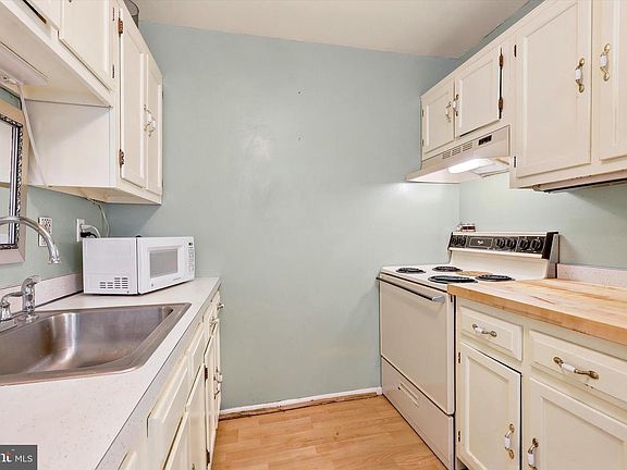 5th image of 135 Huntington Dr