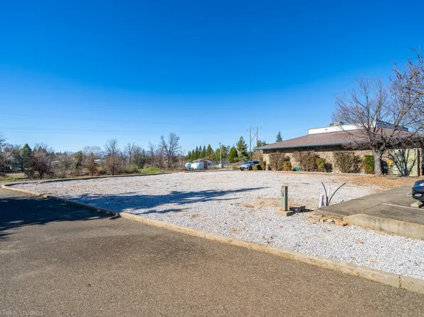 3617 Meadow View Dr, Redding, CA 96002