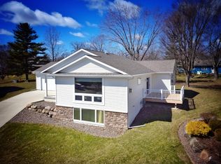 106 Bayfield Ct, Lake Mills, WI