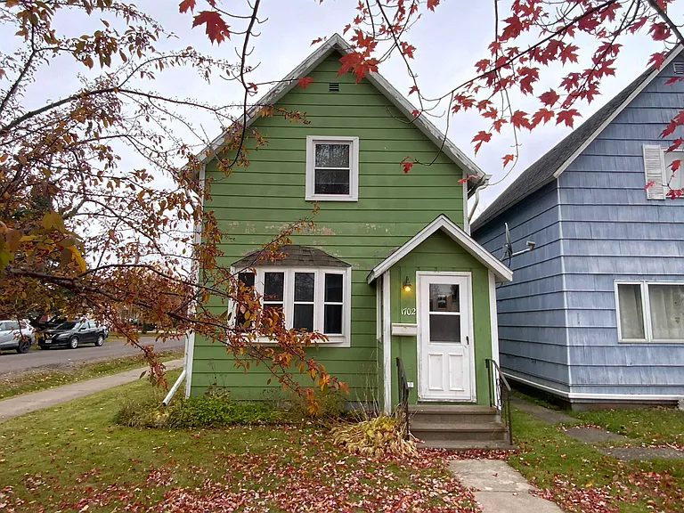 1702 Iowa Ave — Photo 1