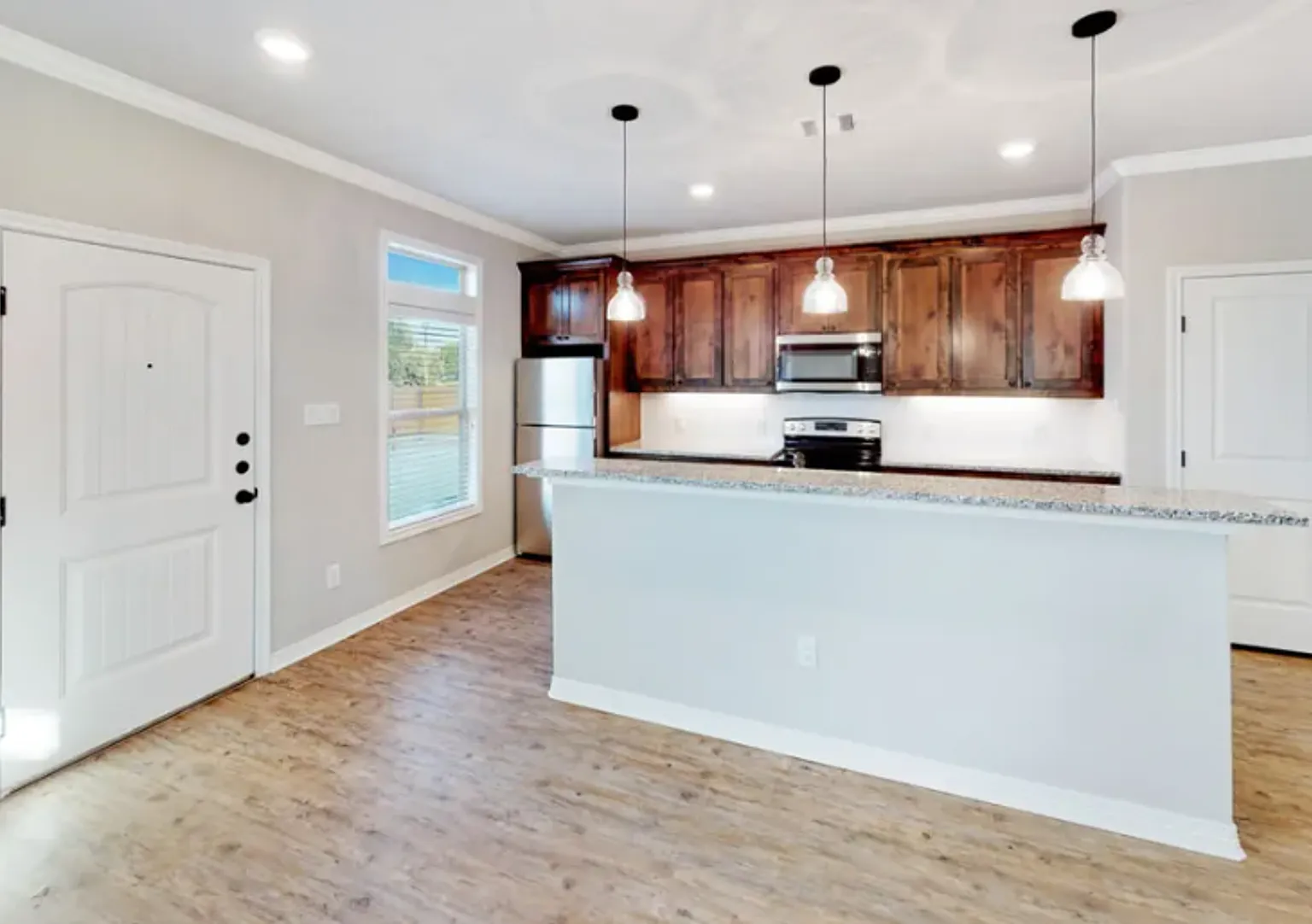 904 Montclair Avenue — Photo 3