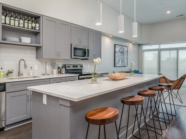 2407 8th Ave S APT 211, Nashville, TN 37204