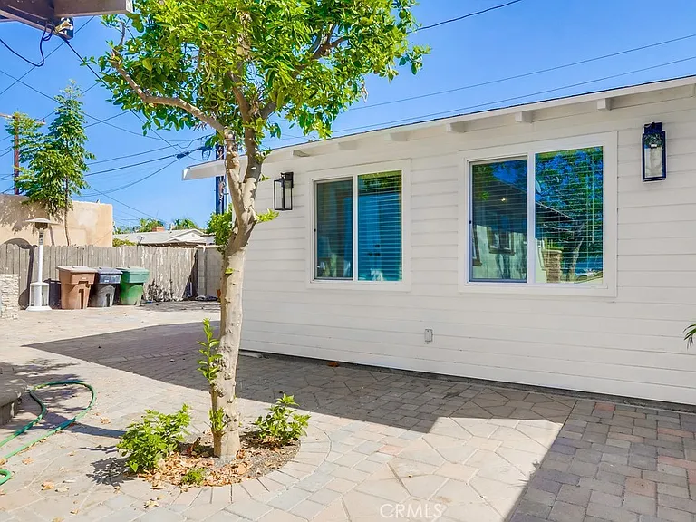 554 S Lemon St #B — Photo 2